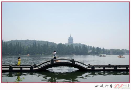 西湖泛舟入靈隱寺