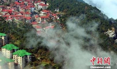 故周茂叔先生濂溪（溪在廬山下。）