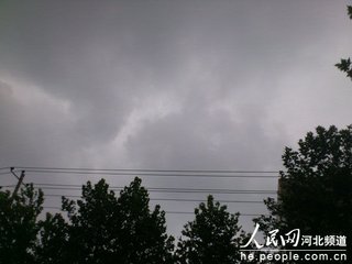 立秋后陰雨逾是新拜禮寺司直這除萬大卿廳一