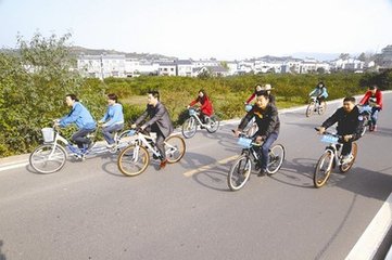 酬諸公見過（時(shí)官未出，在輞川莊）