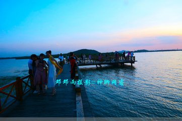 夜泊湖上