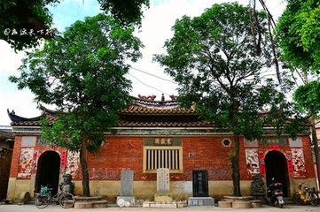 小雨出西門五里至東岳廟