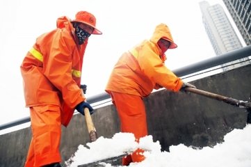 和陳待制江城畢工遇雪