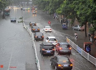 將往襄陽(yáng)一日大雨