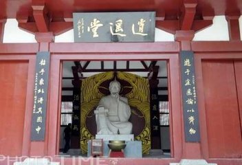 去歲與子野游逍遙堂日欲沒(méi)因并西山叩羅浮道