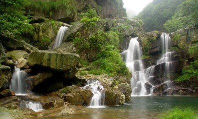 庚戌春下鄱陽(yáng)舟中諸作·解舟汭口