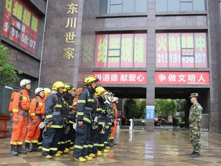 冬狩行（時(shí)梓州刺史章彝兼侍御史留后東川）