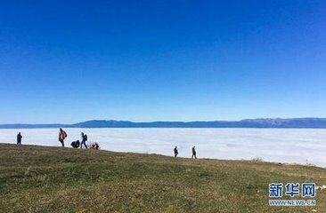 秋日遇荊州府崔兵曹使宴