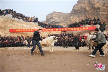 夜過(guò)梁山濼