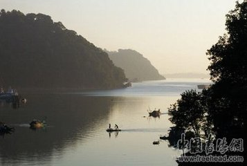 晚泊富春寄友人