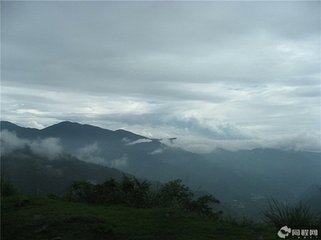 題俞{扌堇}畫八景