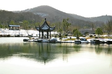 夏游招隱寺暴雨晚晴