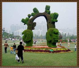 前年春，與獨孤常州兄花時為別，倏已三年矣