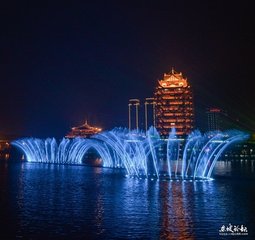 東坡引·飛花紅不聚