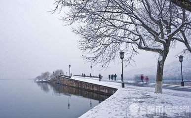 晚雪湖上