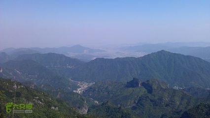 雁湖（在觀獵山之巔，群雁所棲集也）