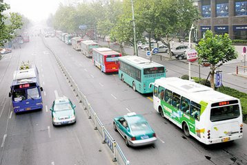 是日迎送之車屬道戲成