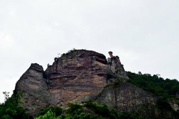 與內(nèi)弟周思敬晚過(guò)雁蕩僧舍