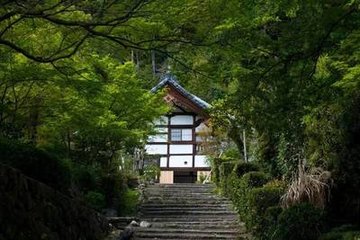 立夏前一日登馬氏山亭