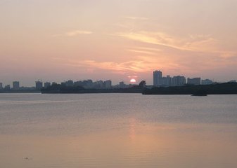 定風波·極目秋光夕照開