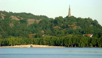 依韻和子瞻游孤山